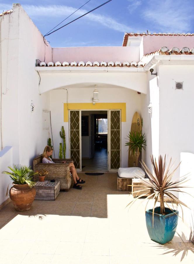 Bura Surfhouse Hostel Lagos Exterior photo